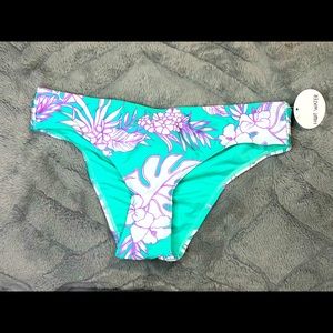 NWT cinched butt swim bottoms